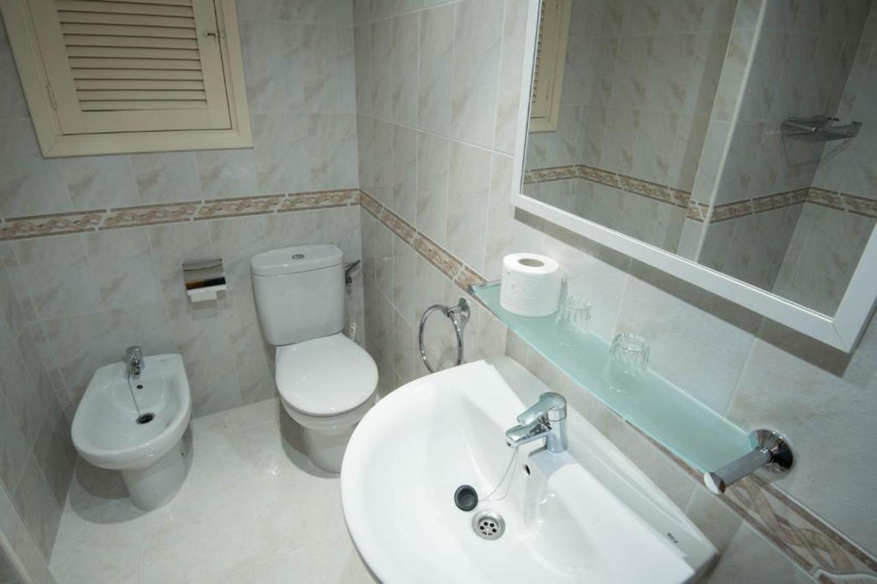 Hostal Mayol Santa Eularia des Riu Eksteriør bilde