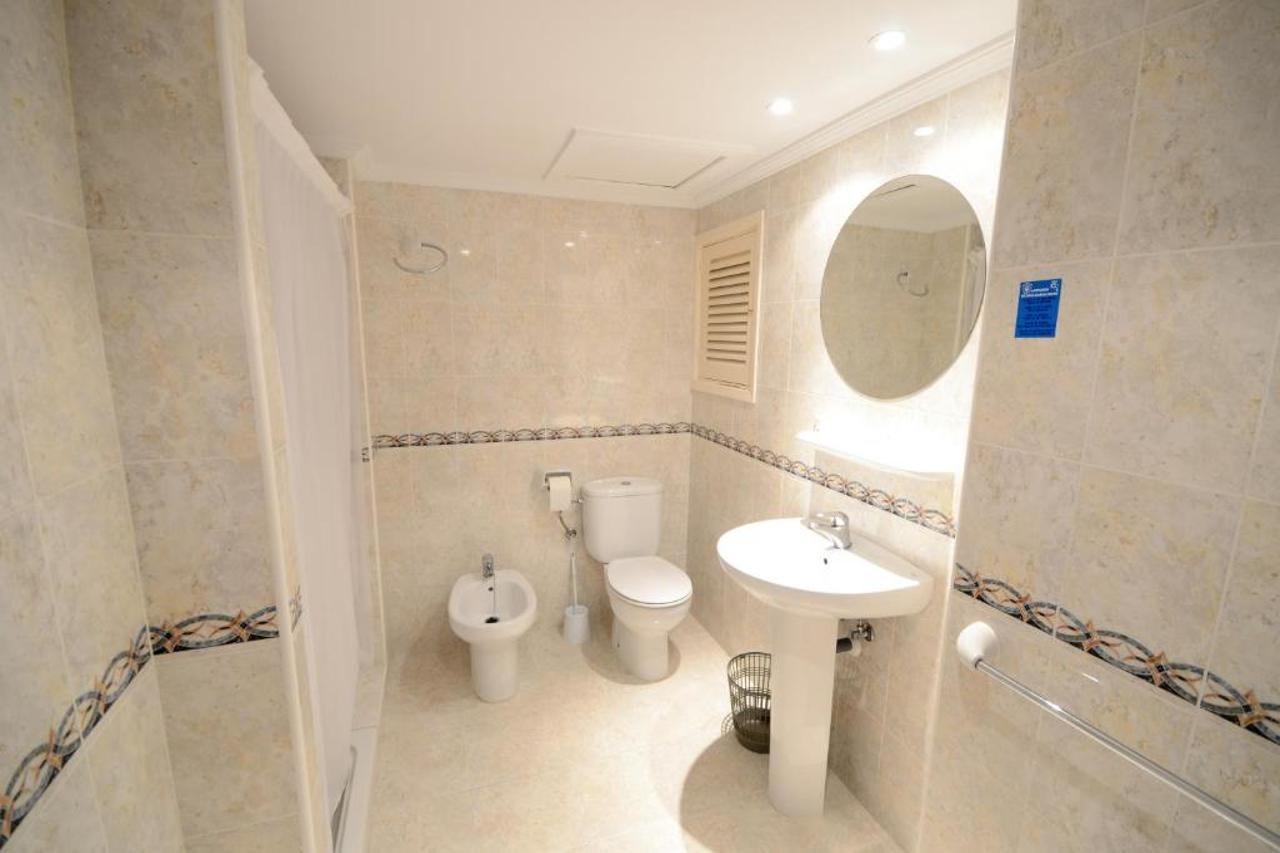 Hostal Mayol Santa Eularia des Riu Eksteriør bilde