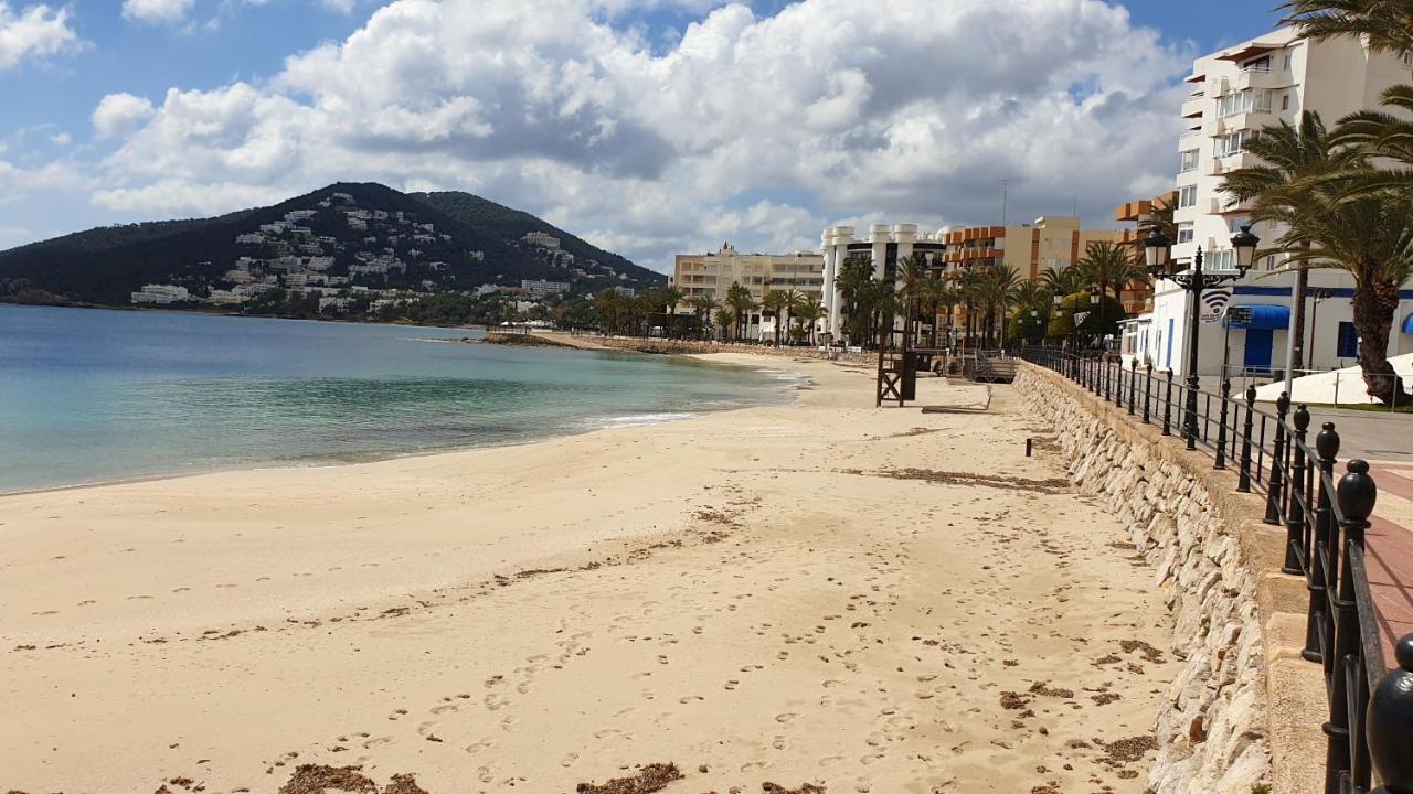 Hostal Mayol Santa Eularia des Riu Eksteriør bilde